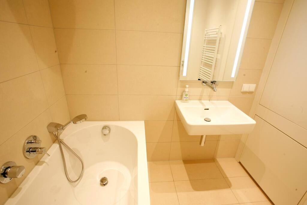 Top Central Apartment On Karlsplatz Wien Eksteriør billede